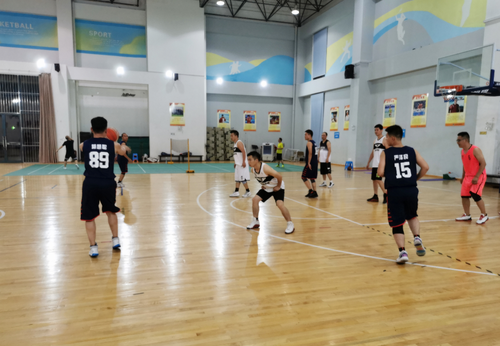 凯发k8旗舰厅VS意格供暖 2019篮球友谊赛